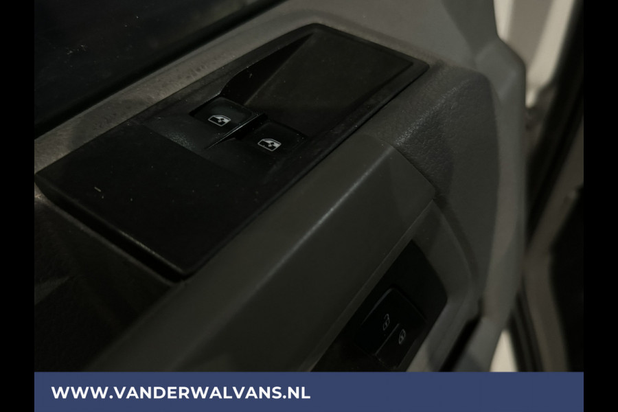 Volkswagen Crafter 2.0 TDI 140pk L3H3 L2H2 Euro6 # Airco | Camera | Apple Carplay | Android Auto Bijrijdersbank