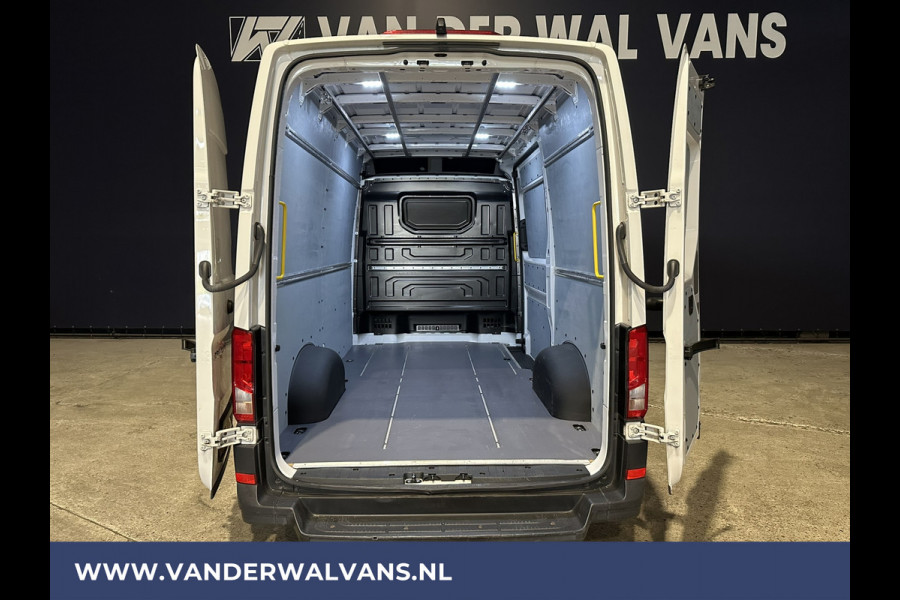 Volkswagen Crafter 2.0 TDI 177pk L3H3 L2H2 Euro6 Airco | Massagestoel | Camera | Navigatie | Apple Carplay Android Auto, Cruisecontrol, Chauffeursstoel, 3000kg trekvermogen