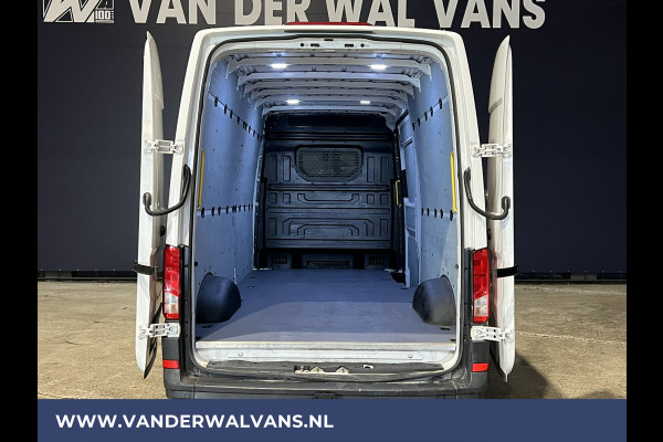 Volkswagen Crafter 2.0 TDI 141pk L4H3 L3H2 Euro6 ** Airco | 3000kg trekhaak | Cruisecontrol | Parkeersensoren Bijrijdersbank