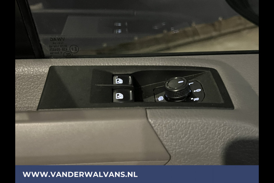 Volkswagen Crafter 2.0 TDI 141pk L4H3 L3H2 Euro6 ** Airco | 3000kg trekhaak | Cruisecontrol | Parkeersensoren Bijrijdersbank