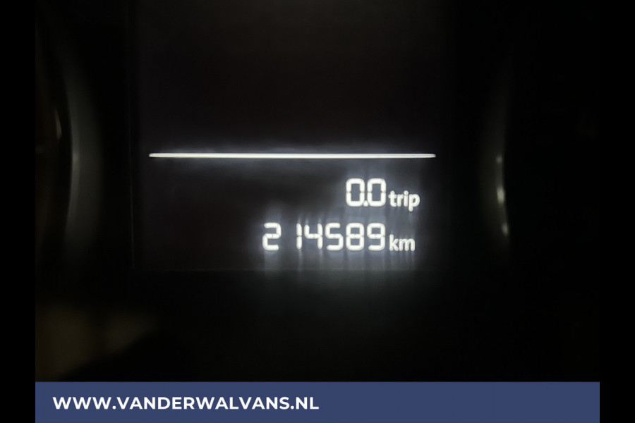 Volkswagen Crafter 2.0 TDI 141pk L4H3 L3H2 Euro6 ** Airco | 3000kg trekhaak | Cruisecontrol | Parkeersensoren Bijrijdersbank