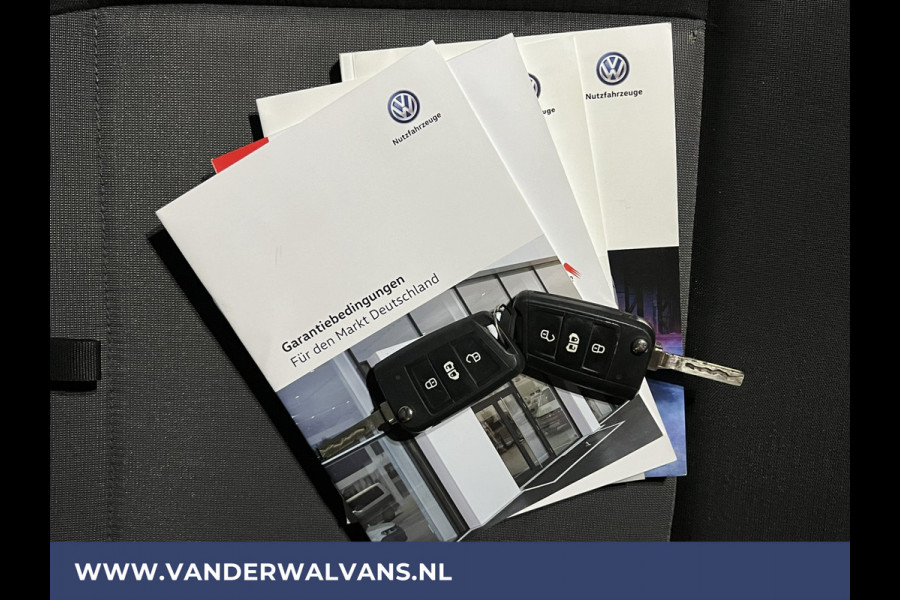Volkswagen Crafter 2.0 TDI 141pk L4H3 L3H2 Euro6 ** Airco | 3000kg trekhaak | Cruisecontrol | Parkeersensoren Bijrijdersbank