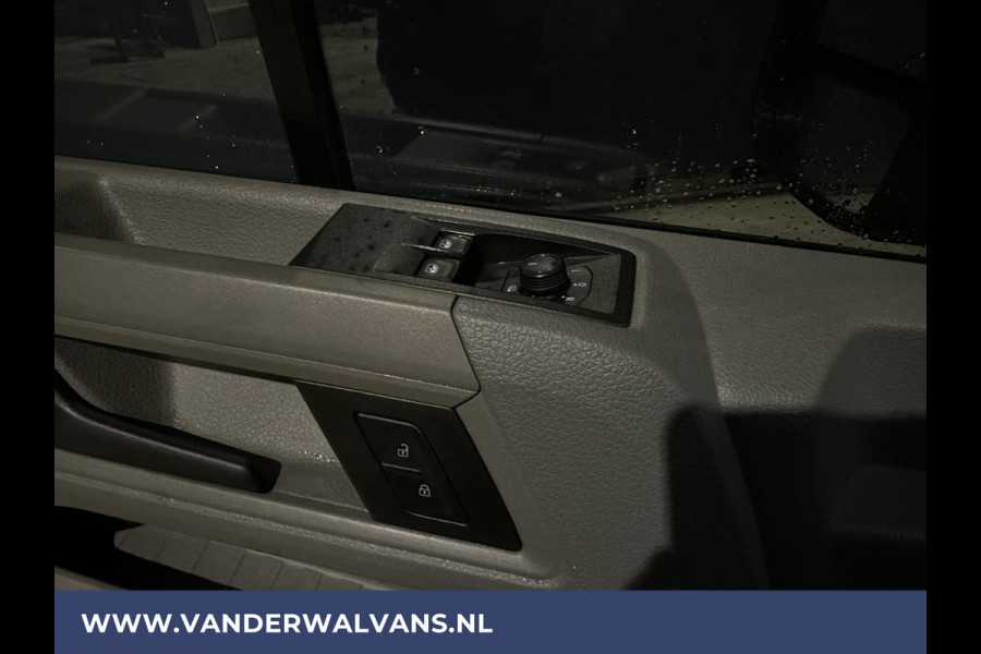 Volkswagen Crafter 2.0 TDI 140 pk L3H3 L2H2 Euro6 Airco | Navigatie | Apple Carplay | Cruisecontrol Android Auto, Bijrijdersbank, 3000kg trekvermogen, zilver