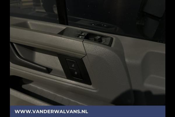 Volkswagen Crafter 2.0 TDI 140 pk L3H3 L2H2 Euro6 Airco | Navigatie | Apple Carplay | Cruisecontrol Android Auto, Bijrijdersbank, 3000kg trekvermogen, zilver