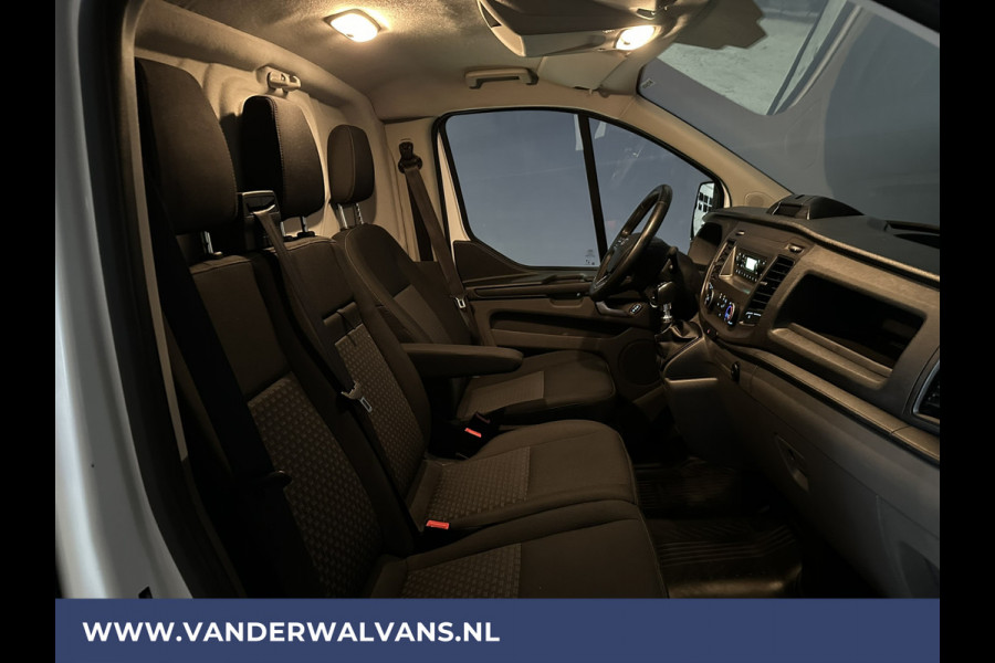 Ford Transit Custom 2.0 TDCI 130 pk L2H1 Euro6 Airco | LED | Cruisecontrol | Verwarmde voorruit | 2800kg trekvermogen Parkeersensoren, Bijrijdersbank,