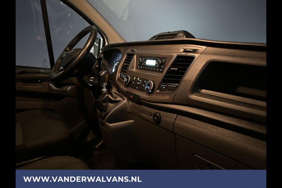 Ford Transit Custom 2.0 TDCI 130 pk L2H1 Euro6 Airco | LED | Cruisecontrol | Verwarmde voorruit | 2800kg trekvermogen Parkeersensoren, Bijrijdersbank,