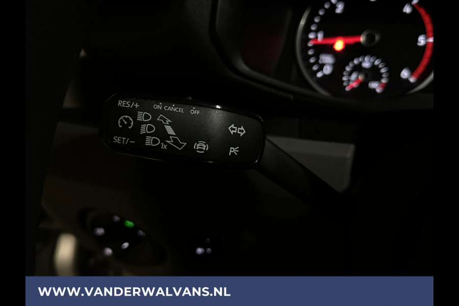 Volkswagen Crafter 2.0 TDI 140 pk L3H3 L2H2 Euro6 Airco | Navigatie | Apple Carplay | Cruisecontrol Android Auto, Bijrijdersbank, 3000kg trekvermogen, zilver