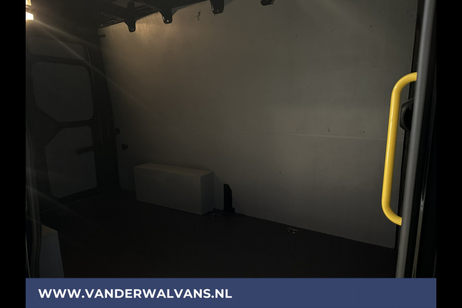 Volkswagen Crafter 2.0 TDI L3H3 L2H2 Euro6 Airco | Imperiaal | Cruisecontrol | Trekhaak Apple Carplay, Android Auto, Parkeersensoren, Sidebars, Bijrijdersbank, trap