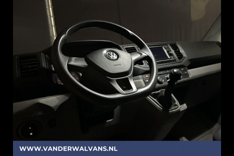 Volkswagen Crafter 2.0 TDI L3H3 L2H2 Euro6 Airco | Imperiaal | Cruisecontrol | Trekhaak Apple Carplay, Android Auto, Parkeersensoren, Sidebars, Bijrijdersbank, trap