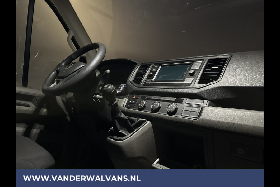 Volkswagen Crafter 2.0 TDI L3H3 L2H2 Euro6 Airco | Imperiaal | Cruisecontrol | Trekhaak Apple Carplay, Android Auto, Parkeersensoren, Sidebars, Bijrijdersbank, trap