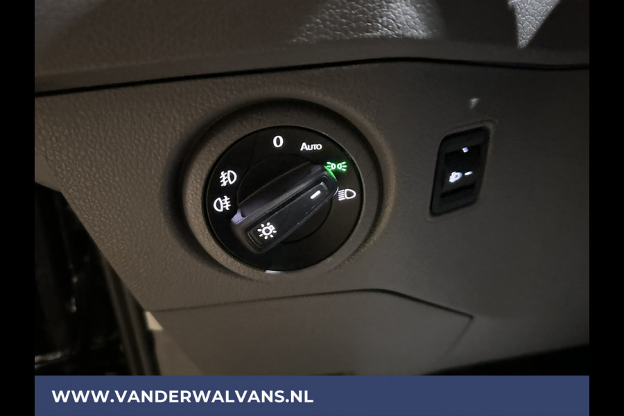 Volkswagen Crafter 2.0 TDI L3H3 L2H2 Euro6 Airco | Imperiaal | Cruisecontrol | Trekhaak Apple Carplay, Android Auto, Parkeersensoren, Sidebars, Bijrijdersbank, trap