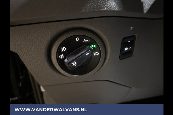 Volkswagen Crafter 2.0 TDI L3H3 L2H2 Euro6 Airco | Imperiaal | Cruisecontrol | Trekhaak Apple Carplay, Android Auto, Parkeersensoren, Sidebars, Bijrijdersbank, trap