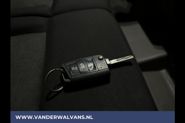 Volkswagen Crafter 2.0 TDI L3H3 L2H2 Euro6 Airco | Imperiaal | Cruisecontrol | Trekhaak Apple Carplay, Android Auto, Parkeersensoren, Sidebars, Bijrijdersbank, trap