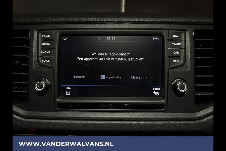 Volkswagen Crafter 2.0 TDI 140 pk L3H3 L2H2 Euro6 Airco | Navigatie | Apple Carplay | Cruisecontrol Android Auto, Bijrijdersbank, 3000kg trekvermogen, zilver