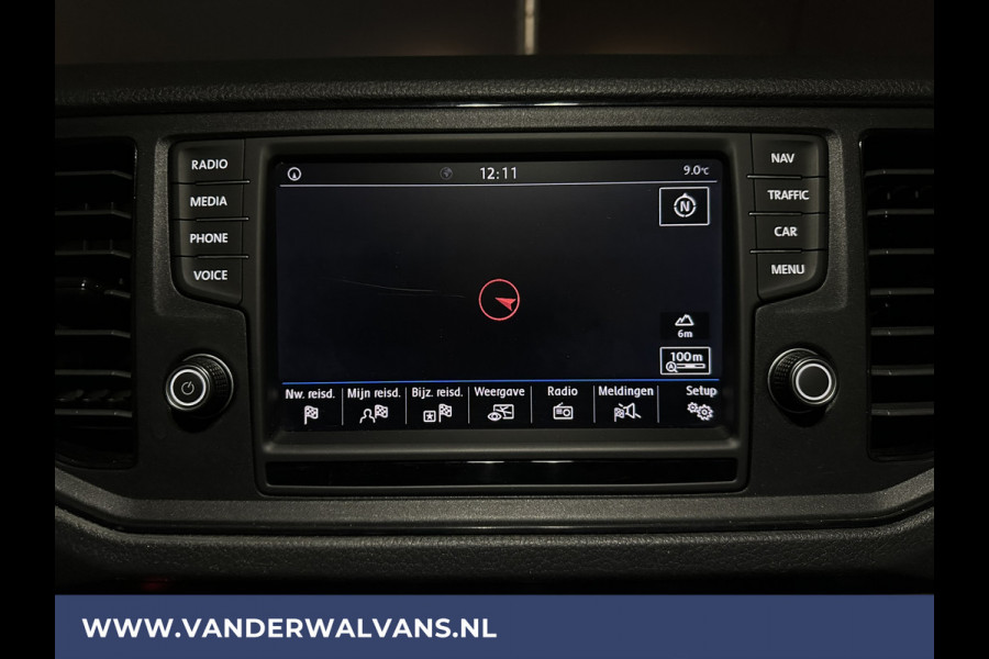 Volkswagen Crafter 2.0 TDI 140 pk L3H3 L2H2 Euro6 Airco | Navigatie | Apple Carplay | Cruisecontrol Android Auto, Bijrijdersbank, 3000kg trekvermogen, zilver