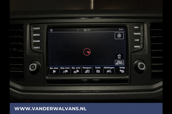 Volkswagen Crafter 2.0 TDI 140 pk L3H3 L2H2 Euro6 Airco | Navigatie | Apple Carplay | Cruisecontrol Android Auto, Bijrijdersbank, 3000kg trekvermogen, zilver