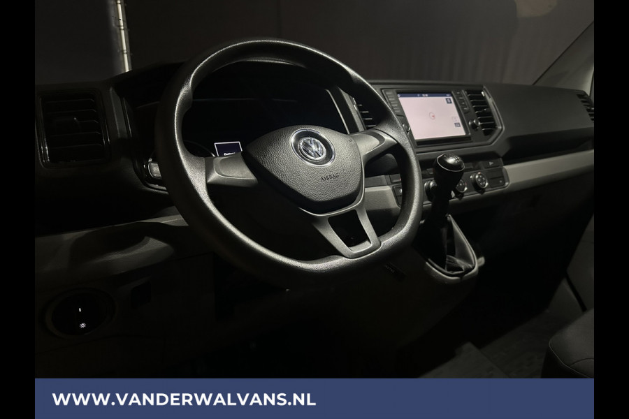 Volkswagen Crafter 2.0 TDI 140 pk L3H3 L2H2 Euro6 Airco | Navigatie | Apple Carplay | Cruisecontrol Android Auto, Bijrijdersbank, 3000kg trekvermogen, zilver