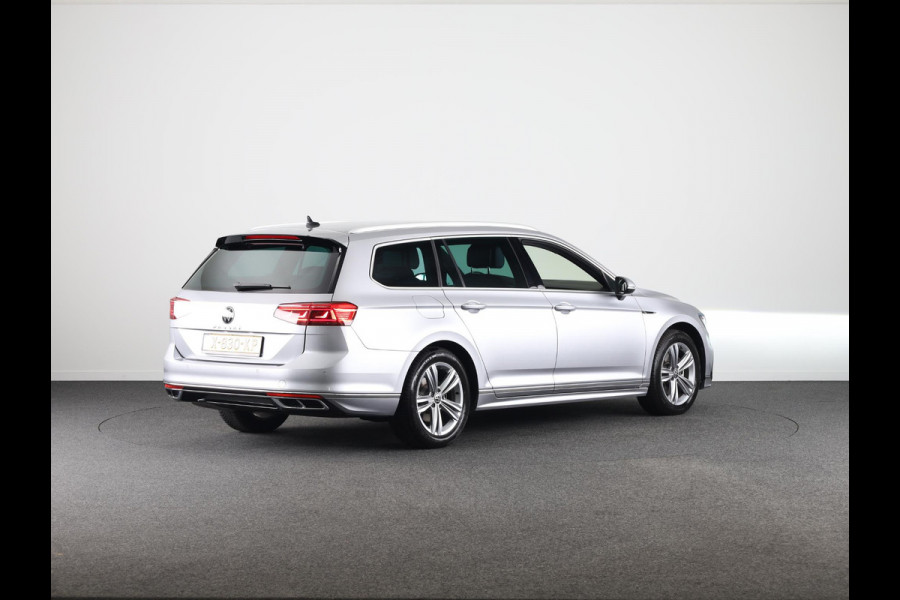 Volkswagen Passat Variant 1.5 TSI R-Line Business 150 pk Automaat (DSG) | Verlengde garantie | Navigatie | Parkeersensoren | Achteruitrijcamera | Stoelverwarming | Matrix LED koplampen |