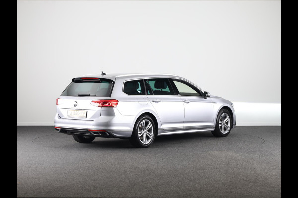 Volkswagen Passat Variant 1.5 TSI R-Line Business 150 pk Automaat (DSG) | Verlengde garantie | Navigatie | Parkeersensoren | Achteruitrijcamera | Stoelverwarming | Matrix LED koplampen |