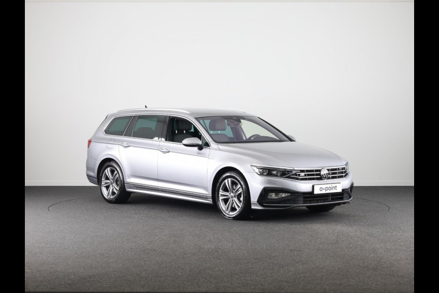 Volkswagen Passat Variant 1.5 TSI R-Line Business 150 pk Automaat (DSG) | Verlengde garantie | Navigatie | Parkeersensoren | Achteruitrijcamera | Stoelverwarming | Matrix LED koplampen |