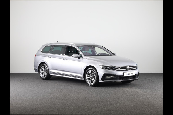 Volkswagen Passat Variant 1.5 TSI R-Line Business 150 pk Automaat (DSG) | Verlengde garantie | Navigatie | Parkeersensoren | Achteruitrijcamera | Stoelverwarming | Matrix LED koplampen |