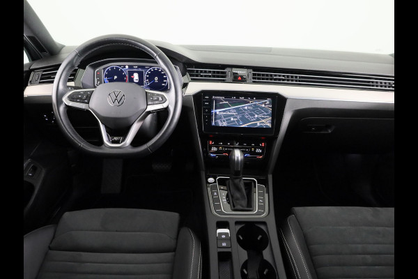 Volkswagen Passat Variant 1.5 TSI R-Line Business 150 pk Automaat (DSG) | Verlengde garantie | Navigatie | Parkeersensoren | Achteruitrijcamera | Stoelverwarming | Matrix LED koplampen |