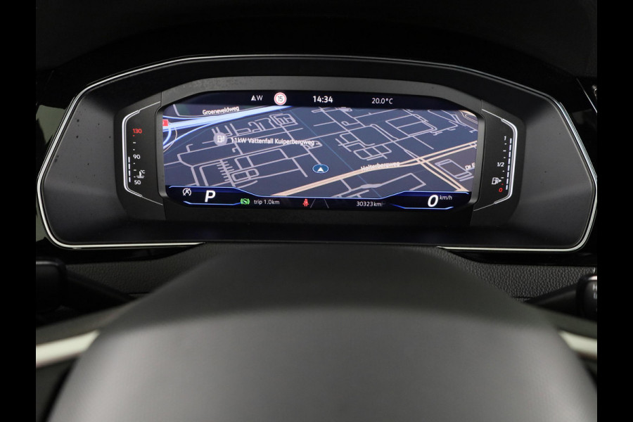 Volkswagen Passat Variant 1.5 TSI R-Line Business 150 pk Automaat (DSG) | Verlengde garantie | Navigatie | Parkeersensoren | Achteruitrijcamera | Stoelverwarming | Matrix LED koplampen |