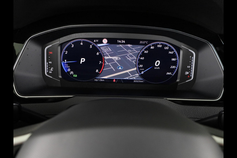 Volkswagen Passat Variant 1.5 TSI R-Line Business 150 pk Automaat (DSG) | Verlengde garantie | Navigatie | Parkeersensoren | Achteruitrijcamera | Stoelverwarming | Matrix LED koplampen |