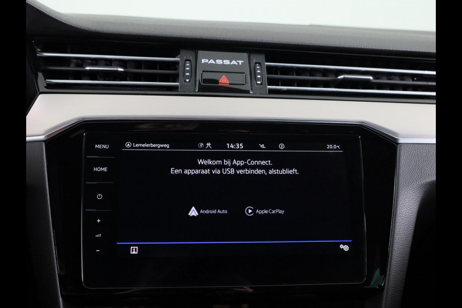 Volkswagen Passat Variant 1.5 TSI R-Line Business 150 pk Automaat (DSG) | Verlengde garantie | Navigatie | Parkeersensoren | Achteruitrijcamera | Stoelverwarming | Matrix LED koplampen |