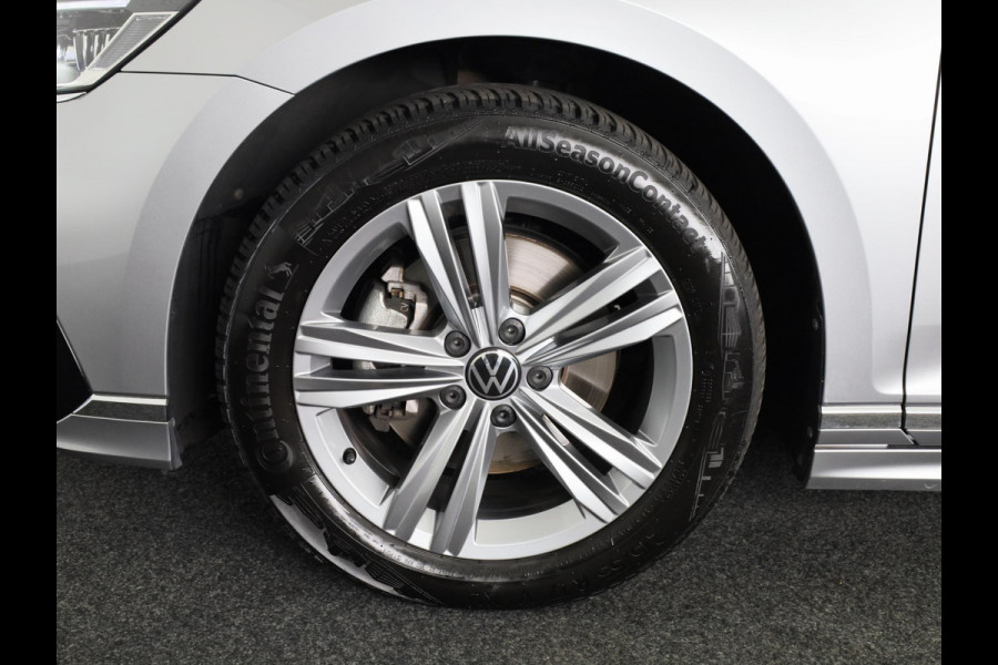 Volkswagen Passat Variant 1.5 TSI R-Line Business 150 pk Automaat (DSG) | Verlengde garantie | Navigatie | Parkeersensoren | Achteruitrijcamera | Stoelverwarming | Matrix LED koplampen |
