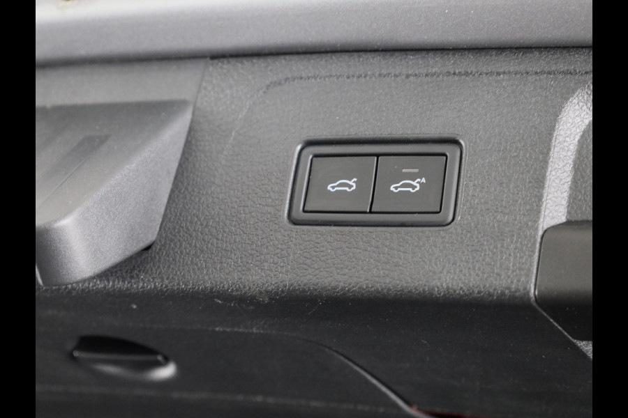 Volkswagen Passat Variant 1.5 TSI R-Line Business 150 pk Automaat (DSG) | Verlengde garantie | Navigatie | Parkeersensoren | Achteruitrijcamera | Stoelverwarming | Matrix LED koplampen |