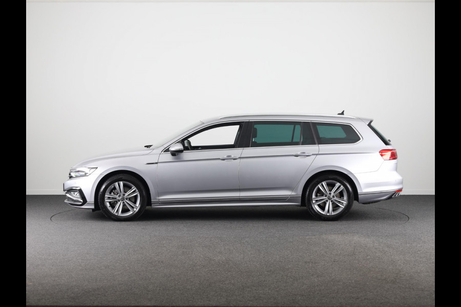 Volkswagen Passat Variant 1.5 TSI R-Line Business 150 pk Automaat (DSG) | Verlengde garantie | Navigatie | Parkeersensoren | Achteruitrijcamera | Stoelverwarming | Matrix LED koplampen |