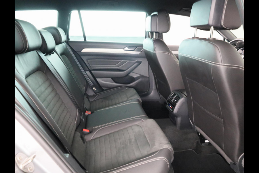 Volkswagen Passat Variant 1.5 TSI R-Line Business 150 pk Automaat (DSG) | Verlengde garantie | Navigatie | Parkeersensoren | Achteruitrijcamera | Stoelverwarming | Matrix LED koplampen |