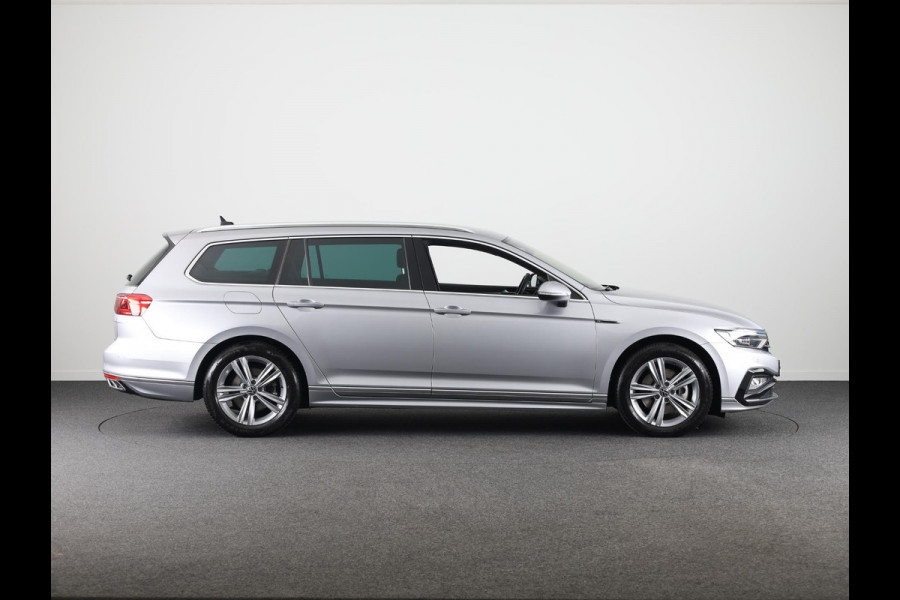 Volkswagen Passat Variant 1.5 TSI R-Line Business 150 pk Automaat (DSG) | Verlengde garantie | Navigatie | Parkeersensoren | Achteruitrijcamera | Stoelverwarming | Matrix LED koplampen |