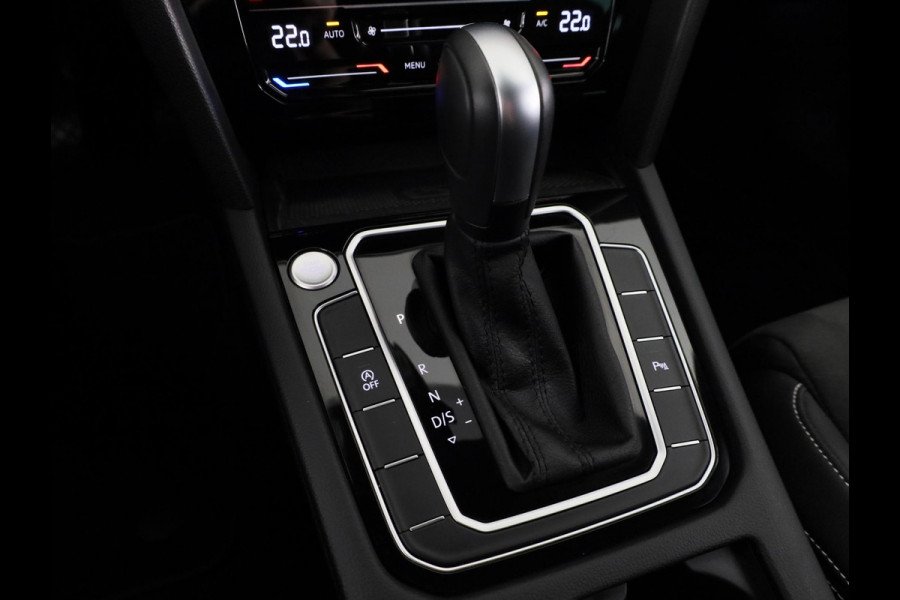 Volkswagen Passat Variant 1.5 TSI R-Line Business 150 pk Automaat (DSG) | Verlengde garantie | Navigatie | Parkeersensoren | Achteruitrijcamera | Stoelverwarming | Matrix LED koplampen |