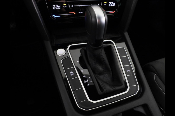 Volkswagen Passat Variant 1.5 TSI R-Line Business 150 pk Automaat (DSG) | Verlengde garantie | Navigatie | Parkeersensoren | Achteruitrijcamera | Stoelverwarming | Matrix LED koplampen |