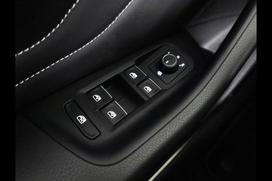 Volkswagen Passat Variant 1.5 TSI R-Line Business 150 pk Automaat (DSG) | Verlengde garantie | Navigatie | Parkeersensoren | Achteruitrijcamera | Stoelverwarming | Matrix LED koplampen |