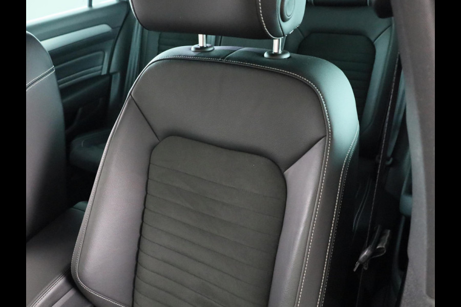 Volkswagen Passat Variant 1.5 TSI R-Line Business 150 pk Automaat (DSG) | Verlengde garantie | Navigatie | Parkeersensoren | Achteruitrijcamera | Stoelverwarming | Matrix LED koplampen |