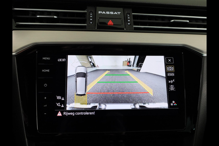 Volkswagen Passat Variant 1.5 TSI R-Line Business 150 pk Automaat (DSG) | Verlengde garantie | Navigatie | Parkeersensoren | Achteruitrijcamera | Stoelverwarming | Matrix LED koplampen |