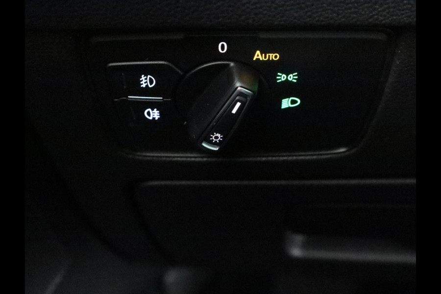 Volkswagen Passat Variant 1.5 TSI R-Line Business 150 pk Automaat (DSG) | Verlengde garantie | Navigatie | Parkeersensoren | Achteruitrijcamera | Stoelverwarming | Matrix LED koplampen |