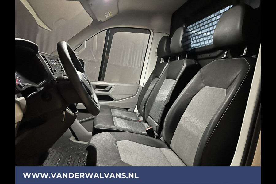 Volkswagen Crafter 2.0 TDI 141pk L4H3 L3H2 Euro6 ** Airco | 3000kg trekhaak | Cruisecontrol | Parkeersensoren Bijrijdersbank