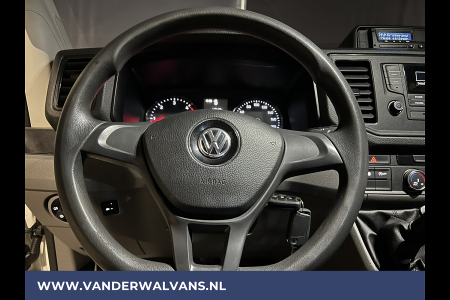 Volkswagen Crafter 2.0 TDI 141pk L4H3 L3H2 Euro6 ** Airco | 3000kg trekhaak | Cruisecontrol | Parkeersensoren Bijrijdersbank