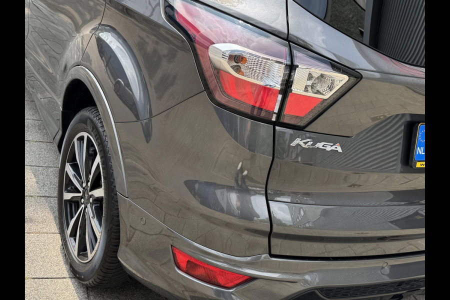 Ford Kuga 1.5 EcoBoost ST Line - Navigatie I Airco I Leer I PDC I Trekhaak I Dealer onderhouden