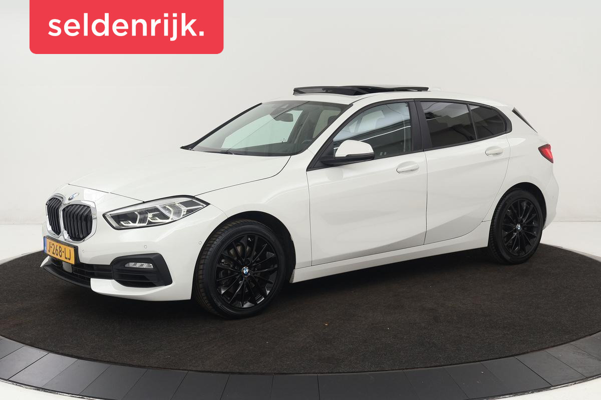 BMW 1-serie 118i Advantage | Panoramadak | Stoelverwarming | Trekhaak | Apple Carplay | Camera | Sportstoelen | Full LED | Navigatie | Live Cockpit BMW 1-serie 118i Advantage | Panoramadak | Stoelverwarming | Trekhaak | Apple Carplay | Camera | Sportstoelen | Full LED | Navigatie | Live Cockpit