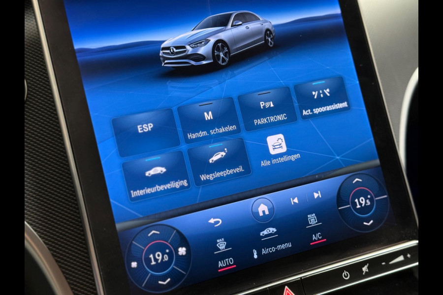 Mercedes-Benz C-Klasse 180 AMG Line | Sfeerverlichting | Stoelverwarming | Camera | Cruise control