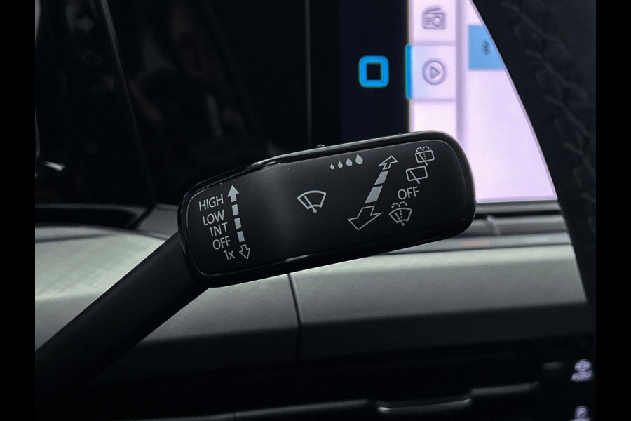 Volkswagen GOLF Variant 1.0 TSI Life Business (NAVIGATIE, STOEL-/STUURVERWARMING, CAMERA, MASSAGESTOELEN, 1e EIGENAAR)