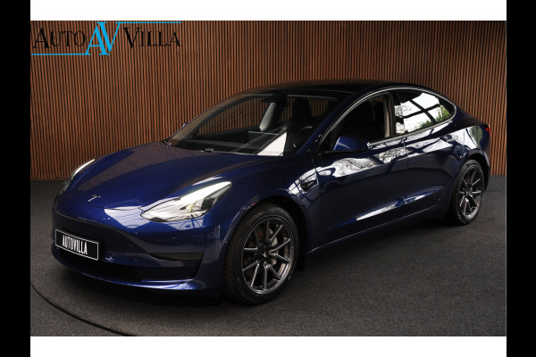 Tesla Model 3 Autopilot ACC Stuurverwarm. Afneemb. trekhaak PDC Leer Navi Panoramadak 360° Elektr. achterklep Stoelverwarming voor & achter Climate voor & achter LM velgen BTW auto!