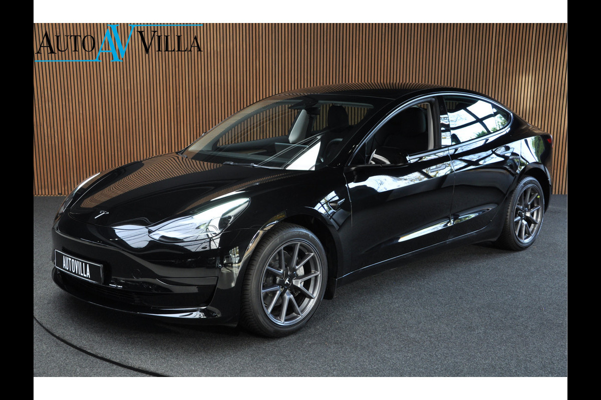 Tesla Model 3 RWD Autopilot ACC Stuurverwarm. PDC Leer Navi Panoramadak 360° Elektr. achterklep Stoelverwarming voor & achter Climate voor & achter LM velgen BTW auto! Nieuw! Tesla Model 3 RWD Autopilot ACC Stuurverwarm. PDC Leer Navi Panoramadak 360° Elektr. achterklep Stoelverwarming voor & achter Climate voor & achter LM velgen BTW auto! Nieuw!