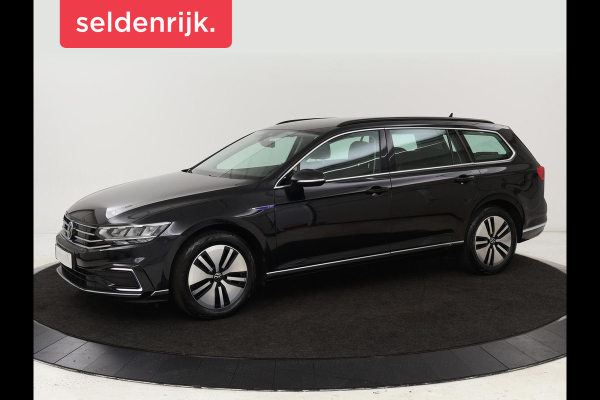 Volkswagen Passat 1.4 TSI PHEV GTE | Stoelverwarming | Camera | Adaptive cruise | Matrix LED | Massage | Carplay | Navigatie | Side Assist Volkswagen Passat 1.4 TSI PHEV GTE | Stoelverwarming | Camera | Adaptive cruise | Matrix LED | Massage | Carplay | Navigatie | Side Assist