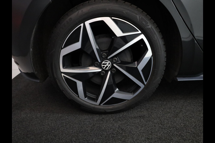 Volkswagen ID.3 First Plus 58 kWh 204 pk | Navigatie | Parkeersensoren | Achteruitrijcamera | Adaptieve cruise control | Matrix LED koplampen | Stoelverwarming |